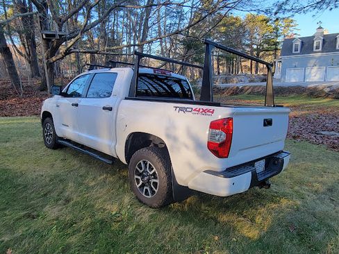 Used 2018 Toyota Tundra SR5 w/ TRD Off Road Package image 9