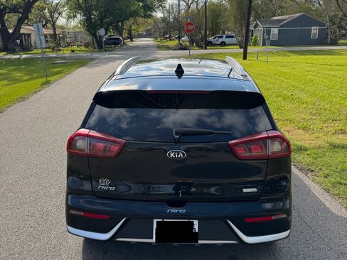 Used 2017 Kia Niro LX image 4