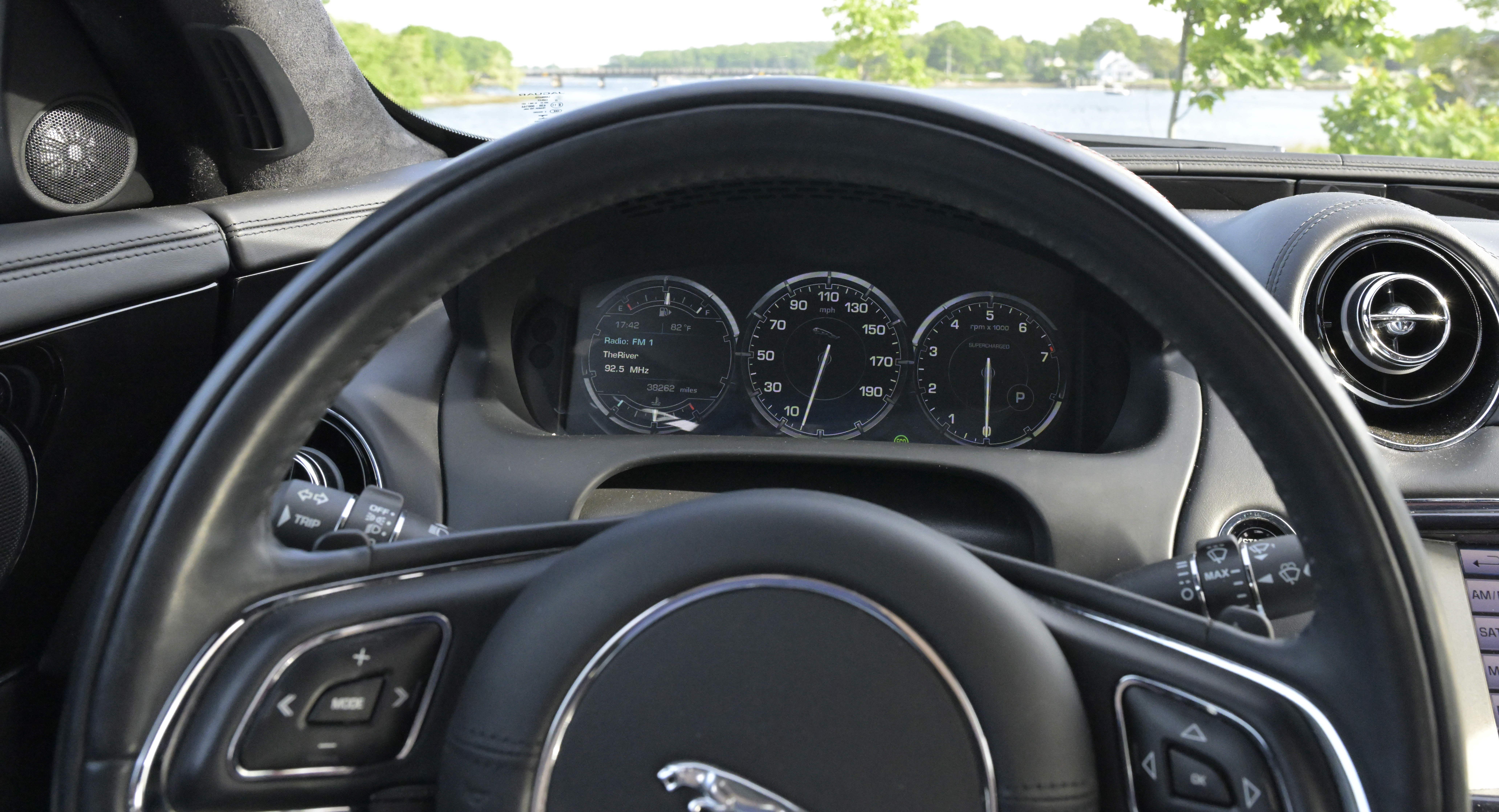 Used 2014 Jaguar XJ R LWB RWD image 14