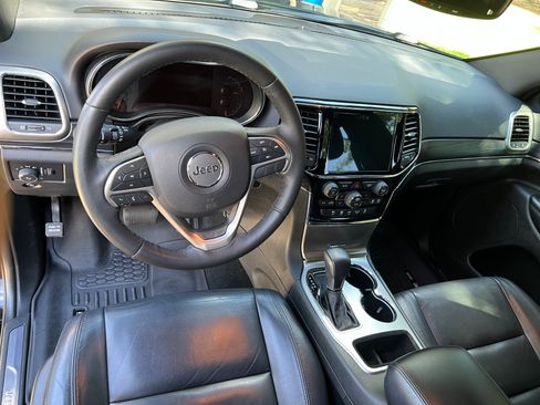 Used 2019 Jeep Grand Cherokee Limited image 18