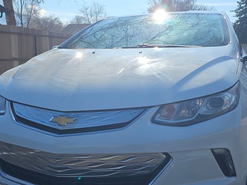 Used 2016 Chevrolet Volt LT image 1