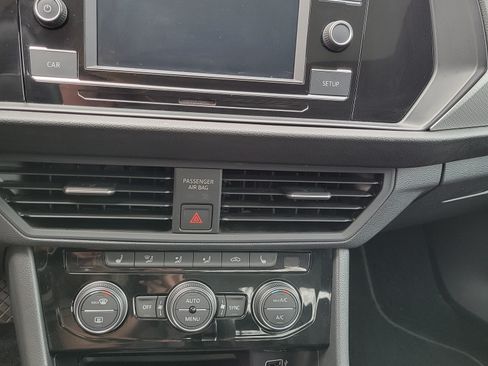 Used 2019 Volkswagen Jetta SE image 6