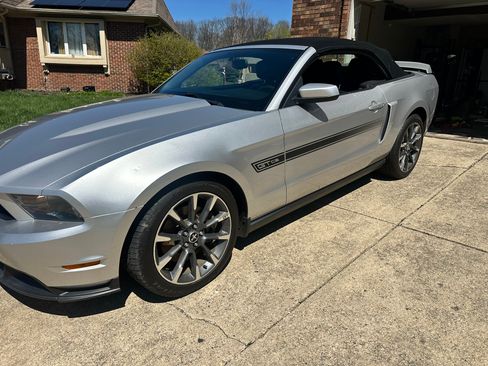 Used 2012 Ford Mustang GT Premium image 6