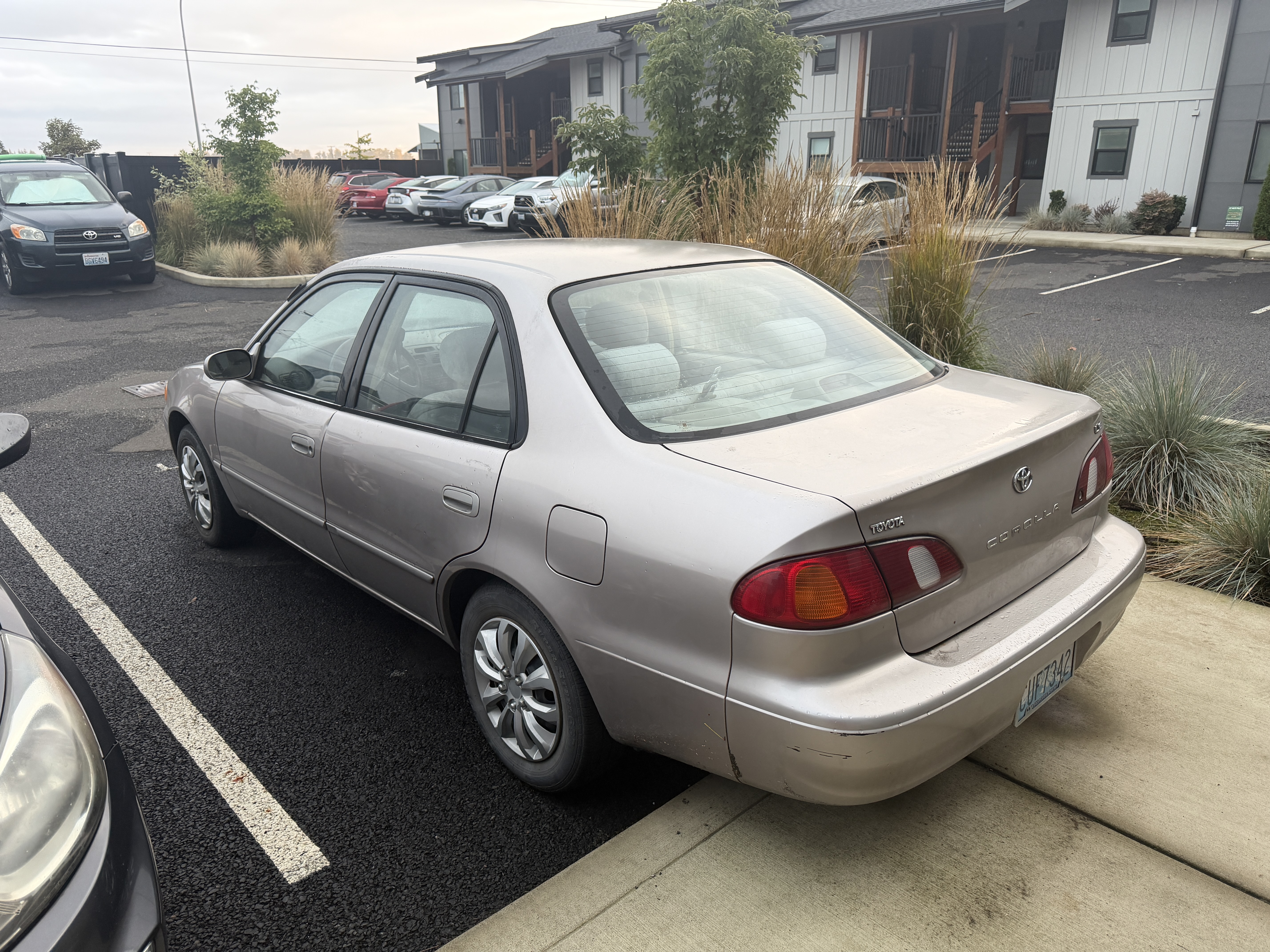 Used 1998 Toyota Corolla LE FWD image 2