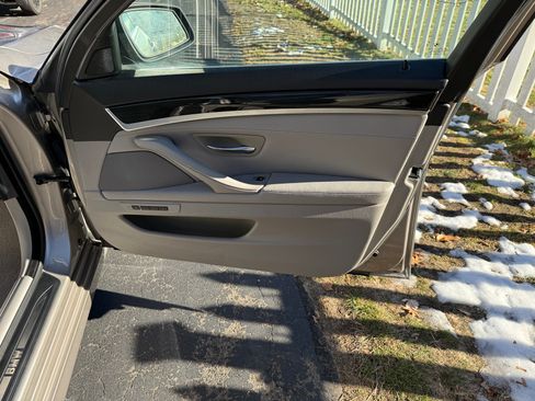 Used 2011 BMW 535i xDrive Sedan image 12