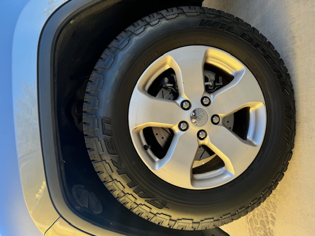 Used 2011 Jeep Grand Cherokee Laredo AWD/4WD image 8