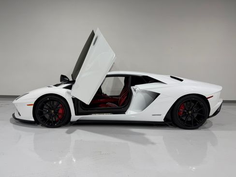 Used 2018 Lamborghini Aventador S image 4