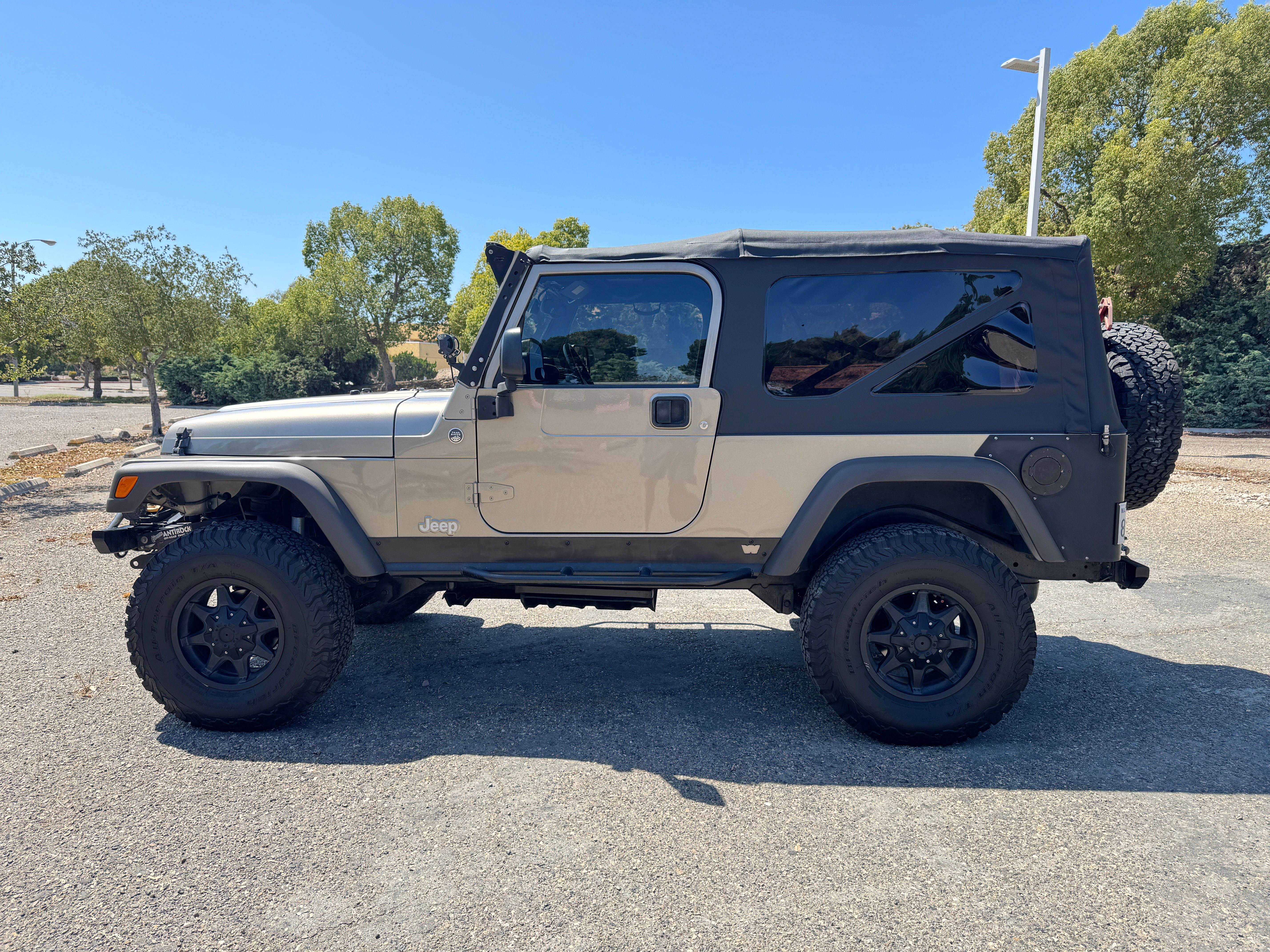 Used 2006 Jeep Wrangler Unlimited AWD/4WD image 1