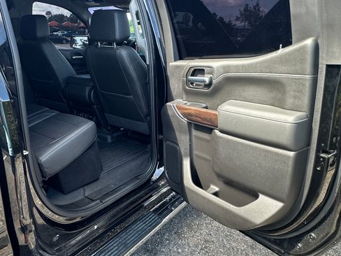 Used 2022 GMC Sierra 1500 SLT w/ Driver Alert Package II AWD/4WD image 9