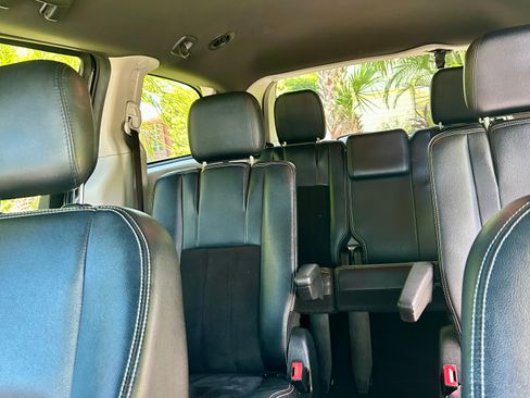 Used 2017 Dodge Grand Caravan SXT FWD image 14