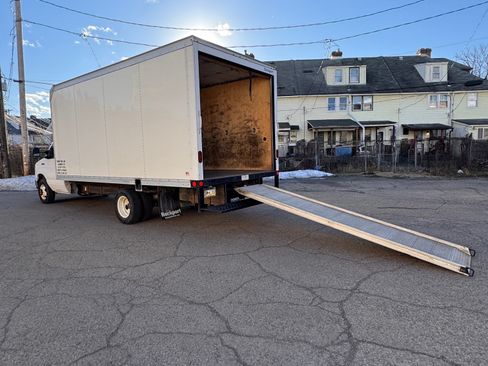 Used 2022 Ford E-350 and Econoline 350 Super Duty image 6