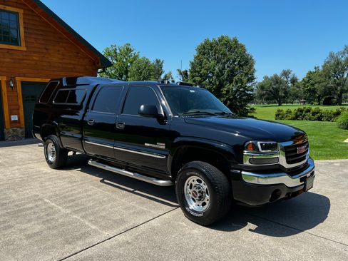 Used 2005 GMC Sierra 2500 SLT w/ Heavy-Duty Power Package image 8