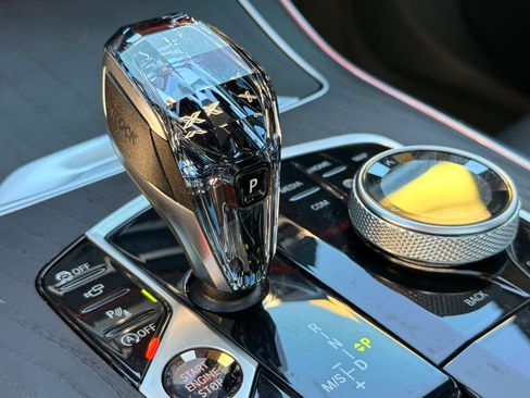 Used 2022 BMW X7 M50i image 11