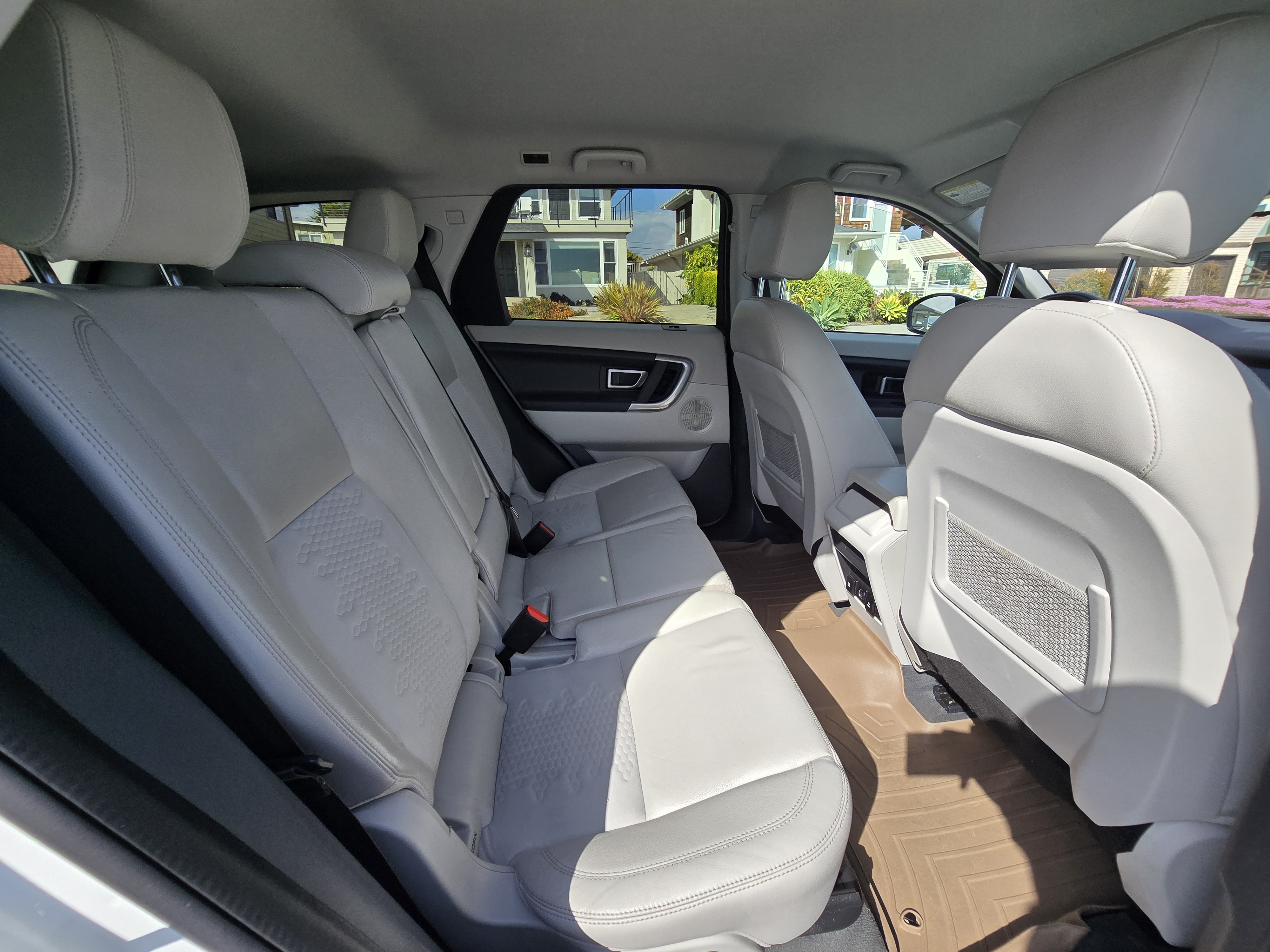 Used 2019 Land Rover Discovery Sport SE AWD/4WD image 14
