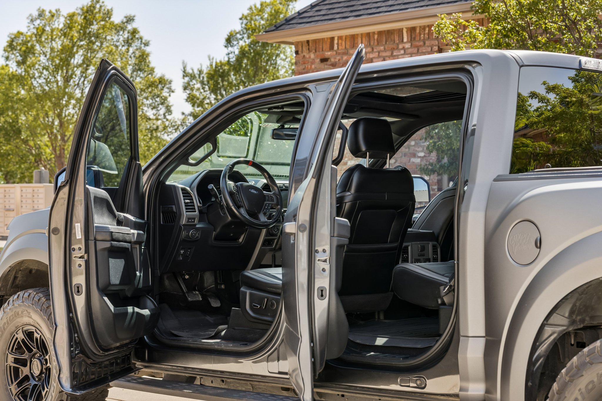 Used 2019 Ford F150 Raptor w/ Equipment Group 802A Luxury AWD/4WD image 6