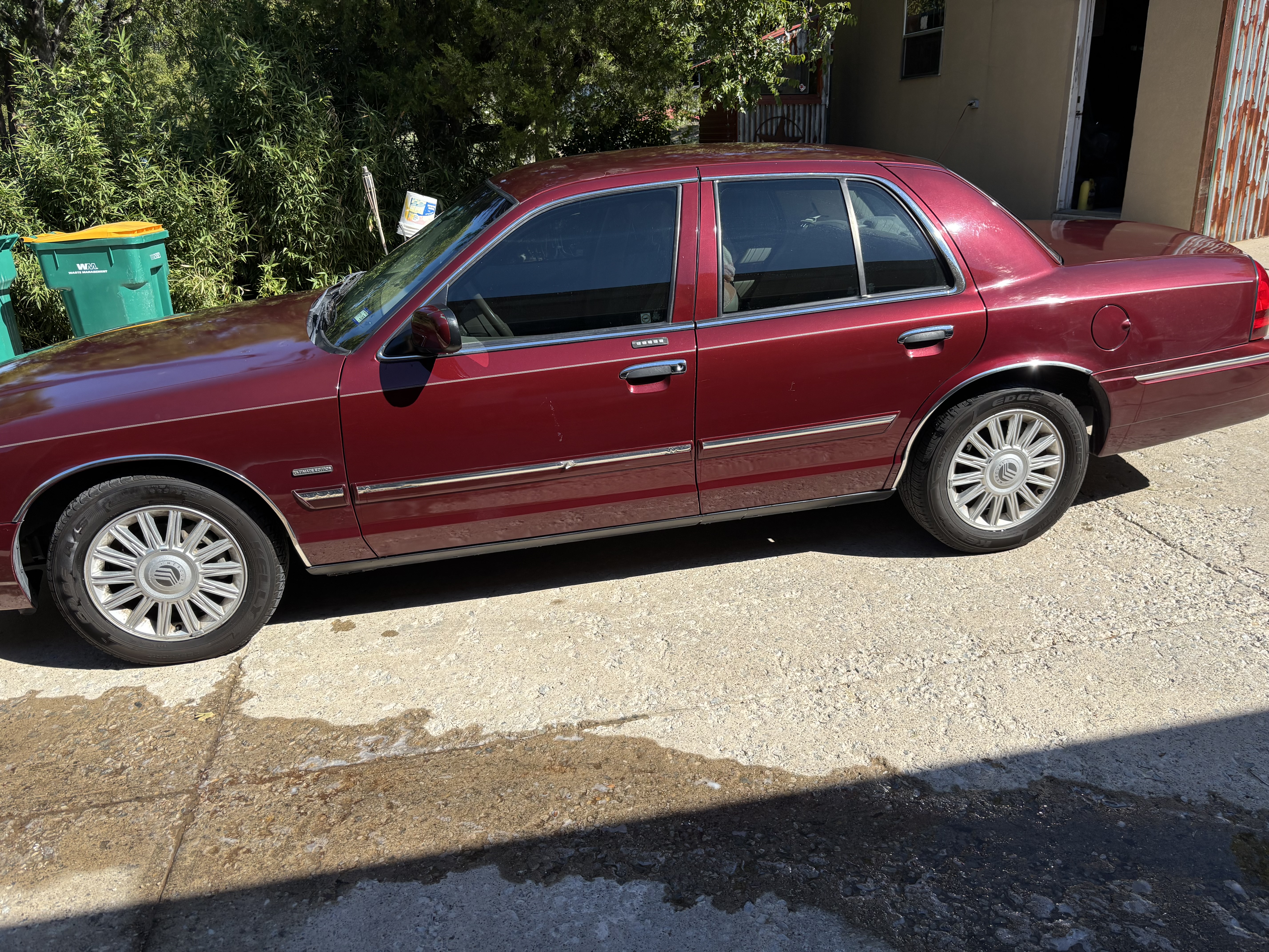 Used 2011 Mercury Grand Marquis LS RWD image 1