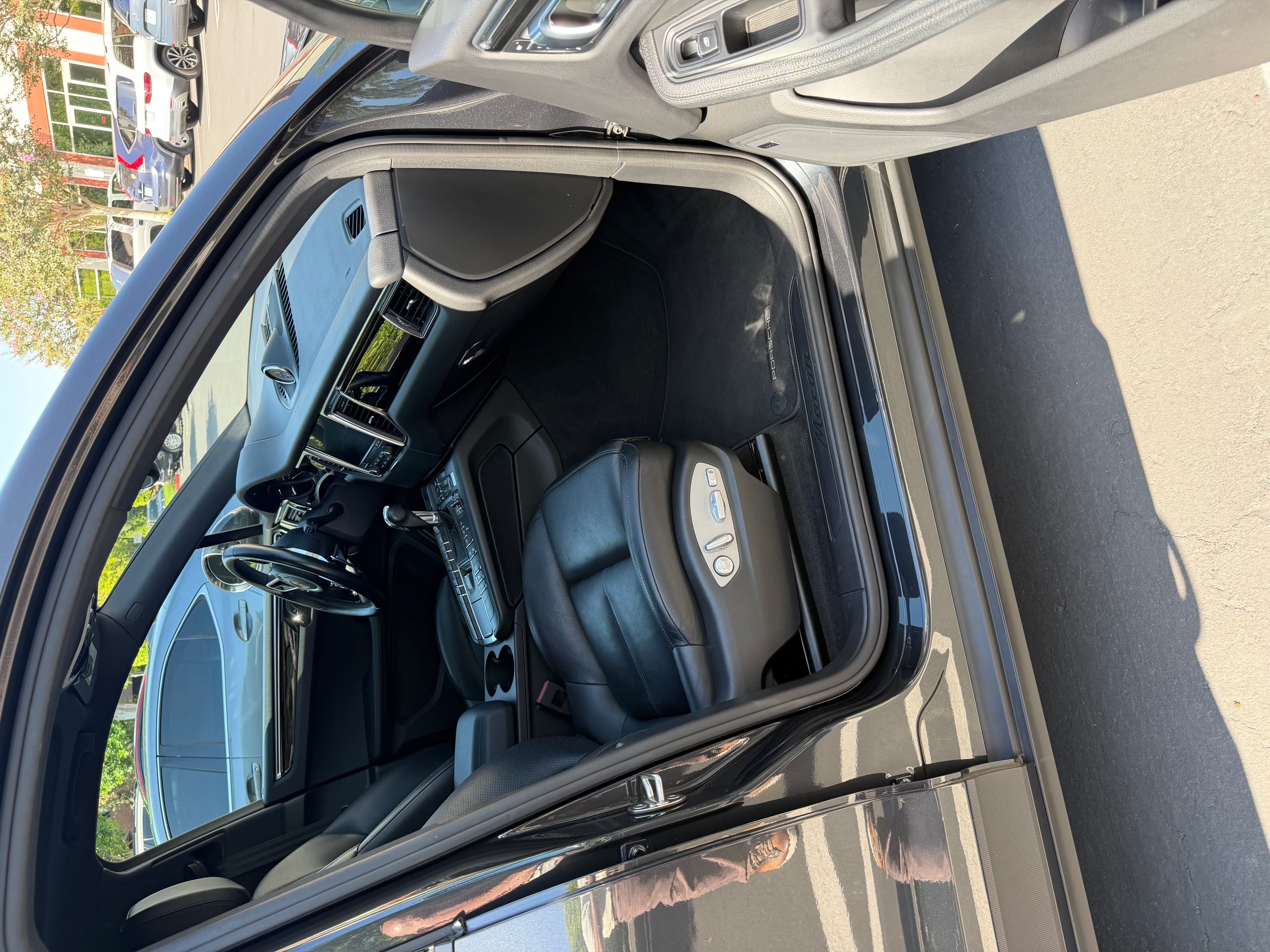 Used 2018 Porsche Macan Sport Edition AWD/4WD image 11