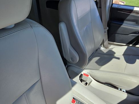 Used 2012 Chrysler Town & Country Touring w/ Entertainment Group #1 image 13