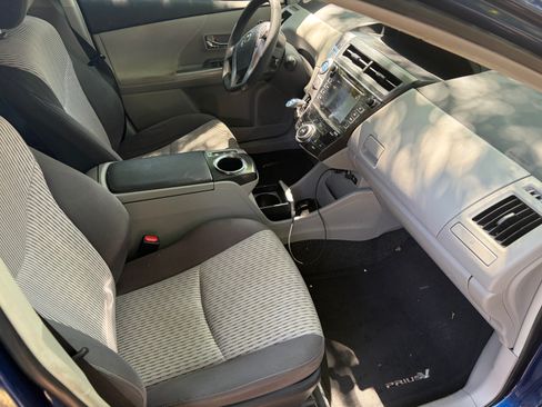 Used 2017 Toyota Prius V Three FWD image 9
