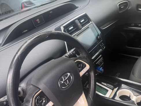 Used 2016 Toyota Prius Three w/ Advanced Technology Package image 10