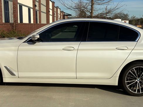 Used 2021 BMW 530i 530i Sedan 4D w/ Convenience Package image 2