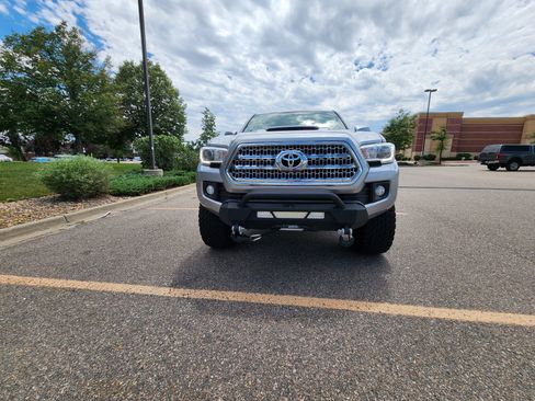 Used 2017 Toyota Tacoma TRD Sport image 1