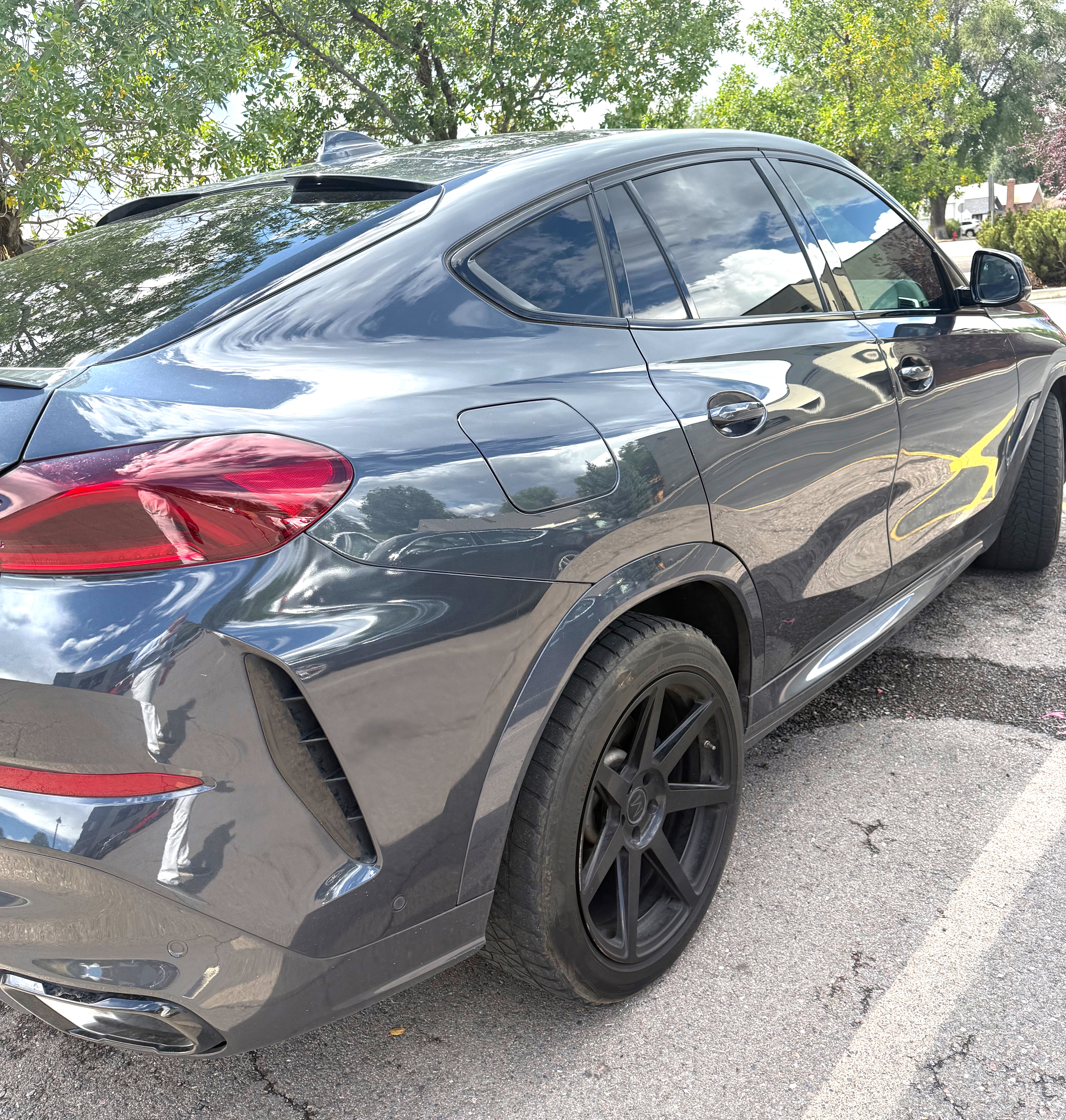 Used 2022 BMW X6 xDrive40i w/ Executive Package AWD/4WD image 9