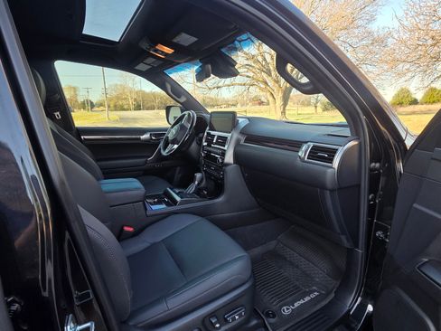 Used 2022 Lexus GX 460 Premium w/ Accessory Package image 17