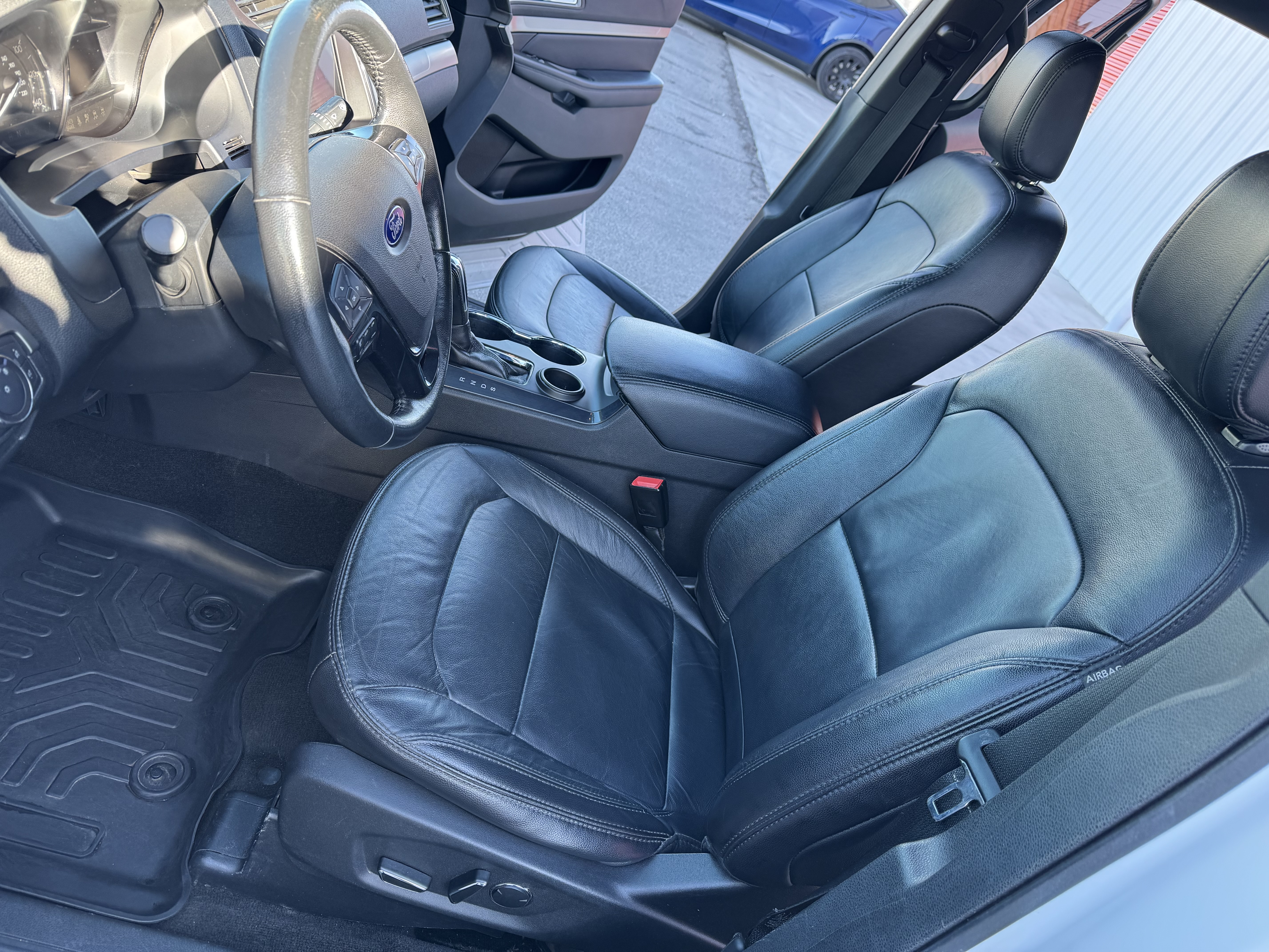 Used 2018 Ford Explorer XLT w/ Equipment Group 202A FWD image 13