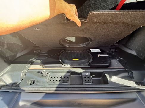 Used 2018 Jeep Wrangler Unlimited Rubicon image 30