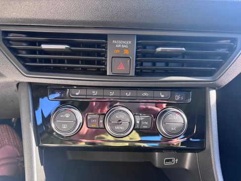Used 2019 Volkswagen Jetta SE FWD image 9