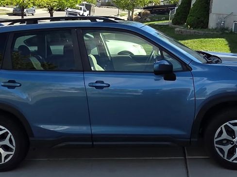 Used 2022 Subaru Forester Premium AWD/4WD image 5