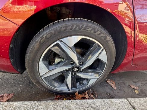 Used 2023 Hyundai Elantra Limited w/ Cargo Package image 15