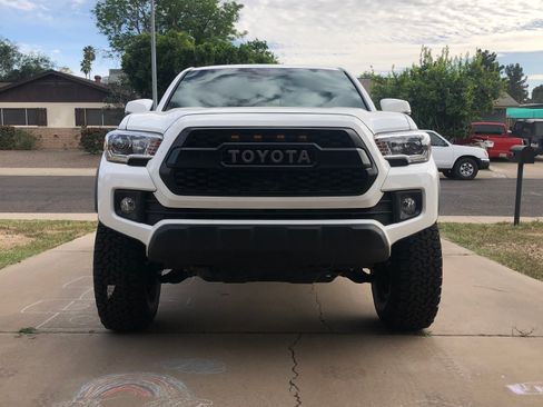 Used 2019 Toyota Tacoma TRD Off-Road AWD/4WD image 17