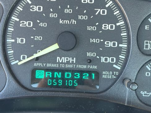 Used 2000 Chevrolet Silverado 1500 2WD Regular Cab w/ Exterior Appearance Pkg image 12