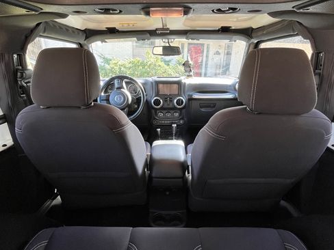 Used 2015 Jeep Wrangler Sahara image 12