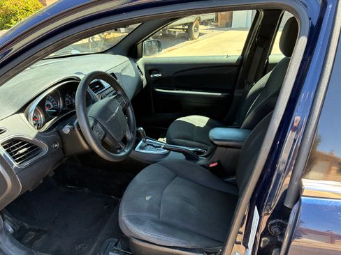 Used 2013 Chrysler 200 LX FWD image 5
