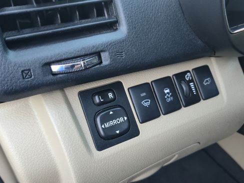 Used 2012 Toyota Highlander SE image 21