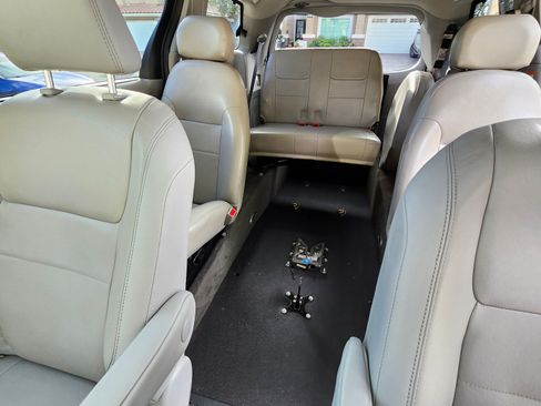 Used 2020 Toyota Sienna XLE Premium image 23