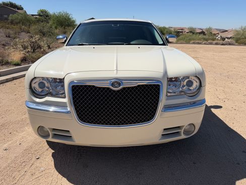 Used 2009 Chrysler 300 Limited image 2