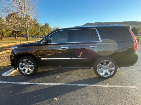 Used 2019 Cadillac Escalade Premium Luxury image 6