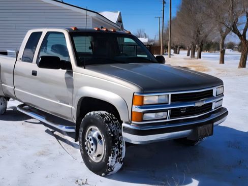 Used 2000 Chevrolet Silverado 3500 4x4 Extended Cab image 1