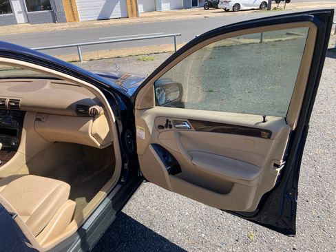 Used 2004 Mercedes-Benz C 320 4MATIC Sedan image 14