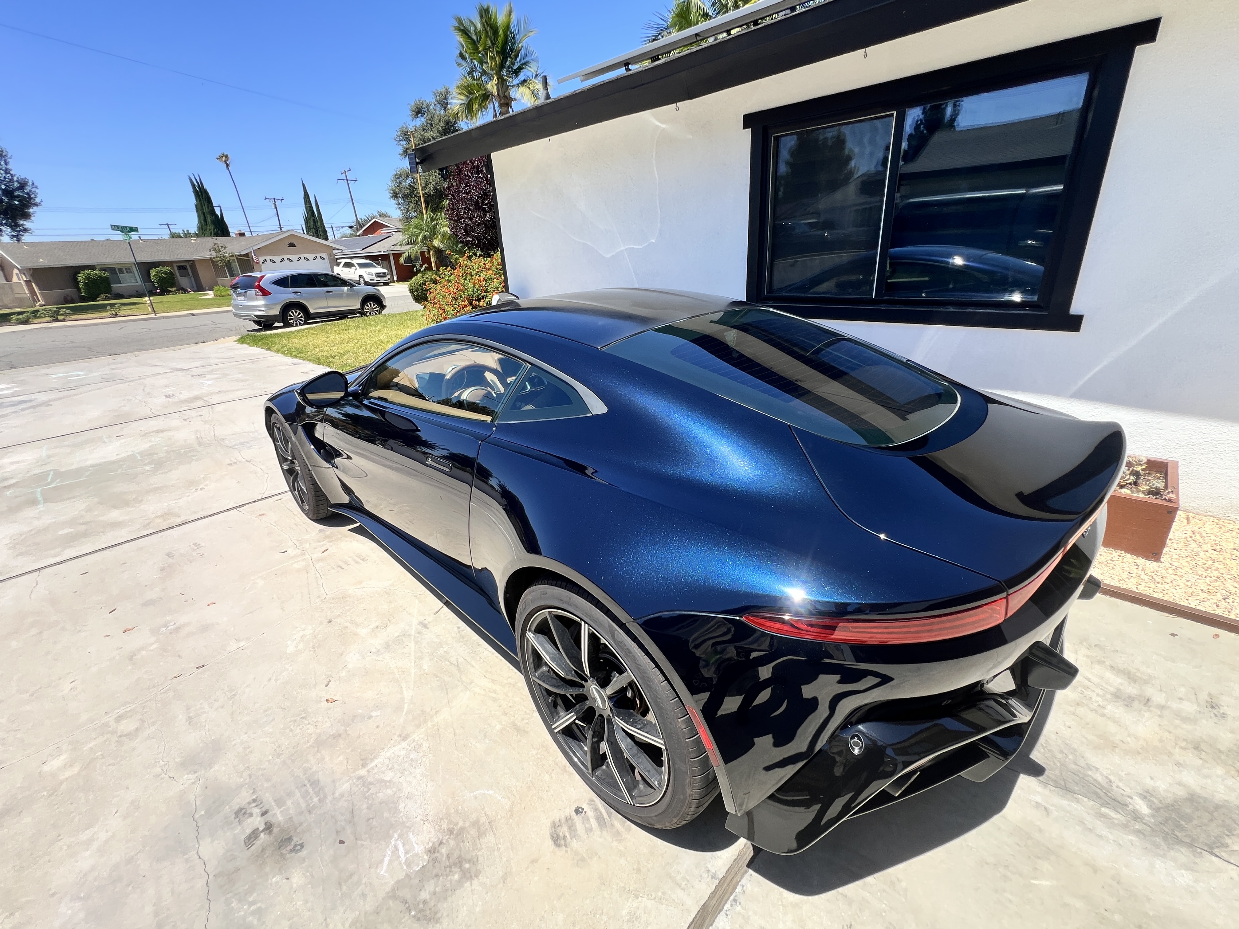 Used 2019 Aston Martin V8 Vantage Coupe RWD image 12