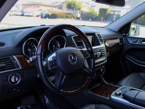 Used 2015 Mercedes-Benz GL 550 4MATIC image 13