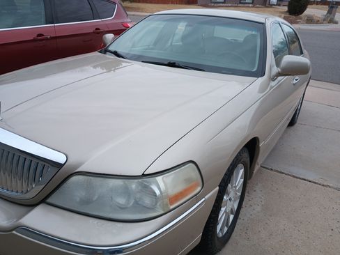 Used 2006 Lincoln Town Car Signature image 10