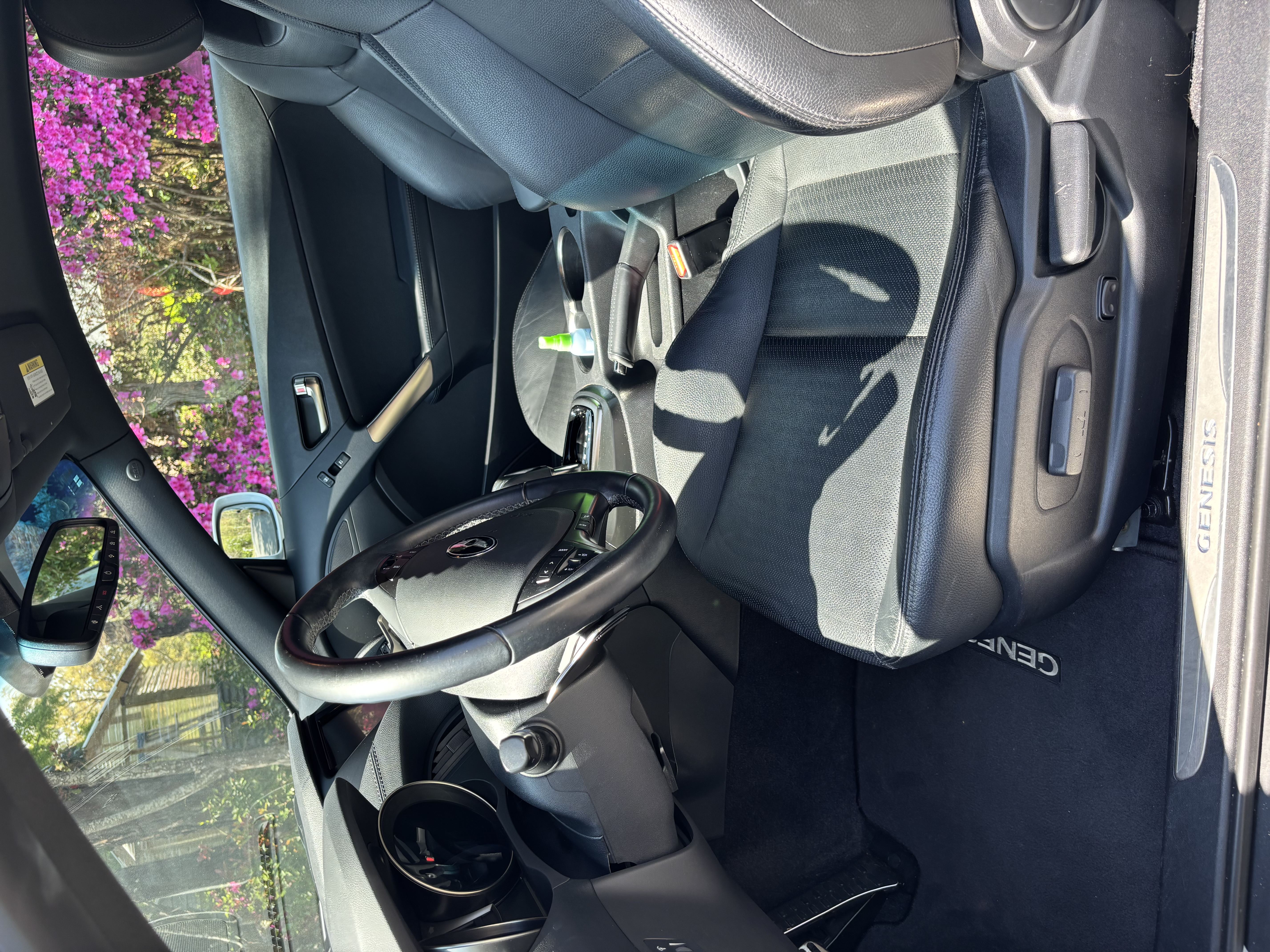 Used 2015 Hyundai Genesis 3.8 RWD image 8