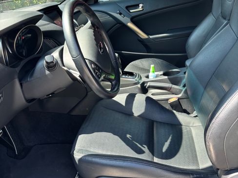 Used 2015 Hyundai Genesis 3.8 RWD image 8