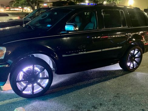 Used 2007 Chrysler Aspen Limited image 6