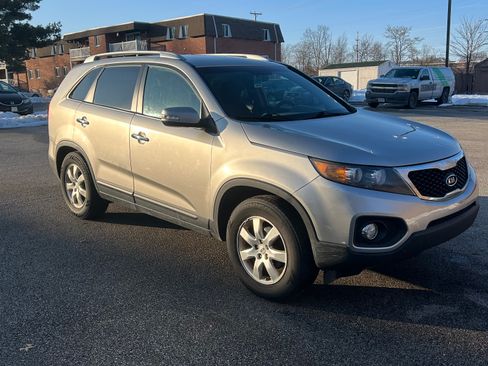 Used 2013 Kia Sorento LX w/ Convenience Pkg image 1
